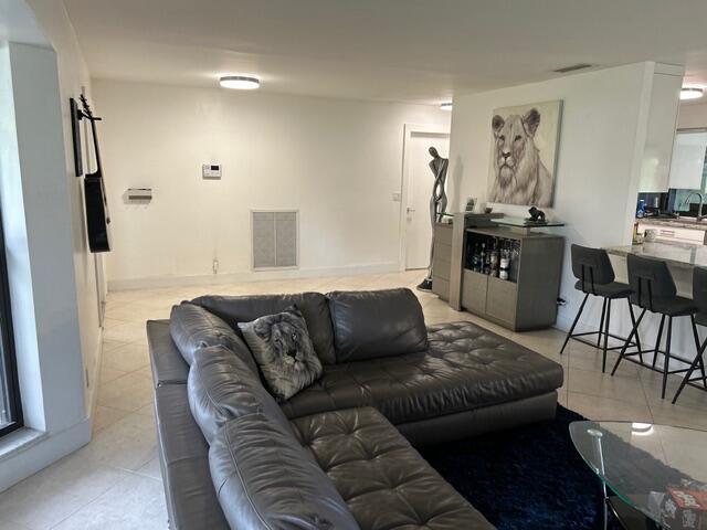 Building Photo - 2400 SW 86th Ave