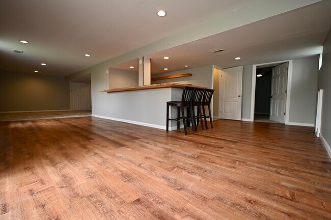 Building Photo - 5898 Ethan Dr