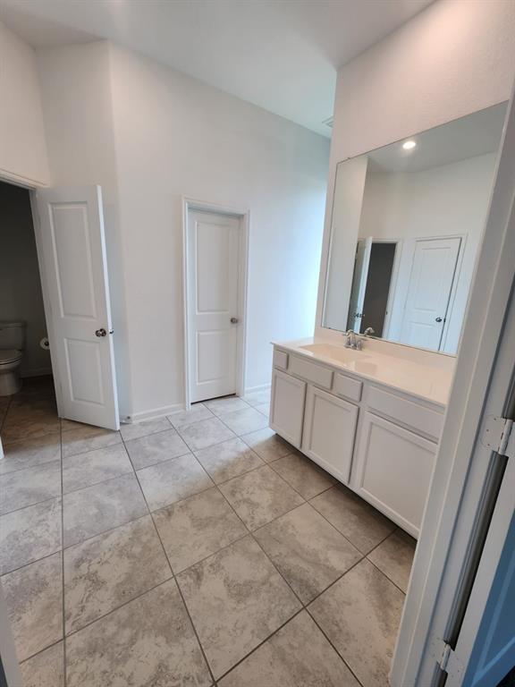 Building Photo - 5003 Twin Summit Dr