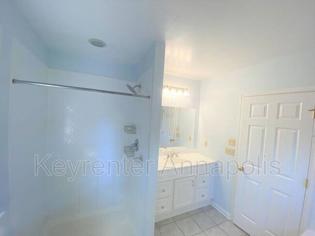 Building Photo - 1161 Green Holly Dr