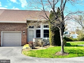 Building Photo - 8013 Bridgepointe Dr