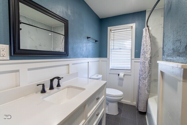 Building Photo - 1556 Singleton Ave