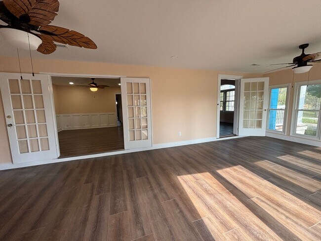 Building Photo - Newly Renovated Stunning Home