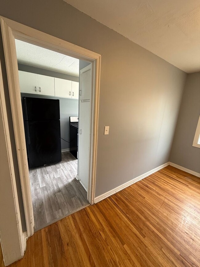 Building Photo - 638 S Woodlawn Blvd