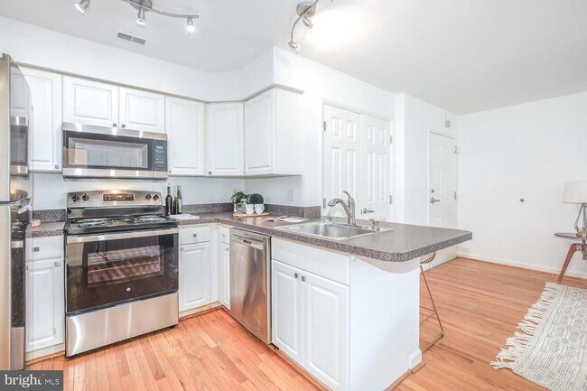 Building Photo - 1308 Clifton St NW