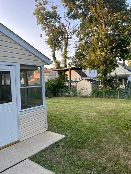 Building Photo - 2602 Linwood Rd