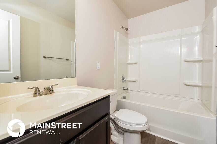 Building Photo - 4455 Oak Pointe Dr