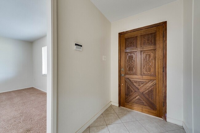 Building Photo - 6209 Glenhaven Dr
