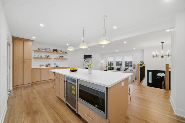 Building Photo - 2S245 Mayfield Ln