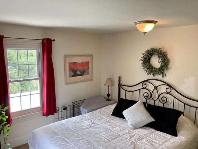 Primary Photo - 4 Bedroom and 1.5 Bath House