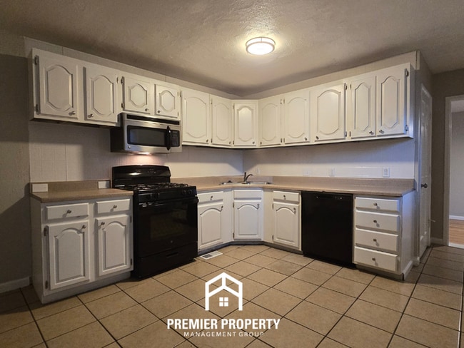 Building Photo - 3BR/1.5BA Florissant Home w/ 2-Car Garage, Fireplace & Fenced Yard - 63033