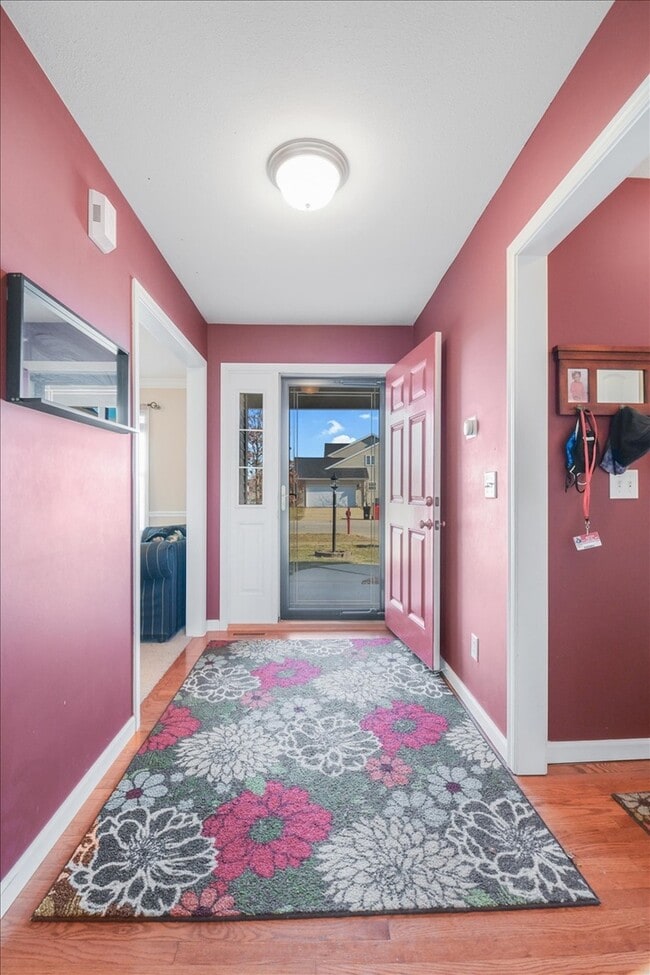 Building Photo - 705 Bergamot Dr
