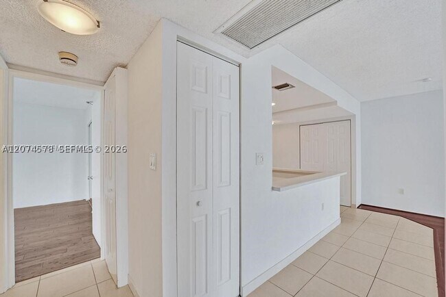 Building Photo - 20505 E Country Club Dr