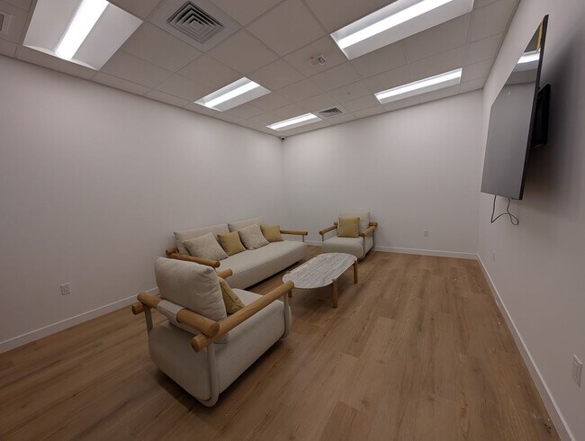 Building Photo - The Park on Keeaumoku brand new studio apartment