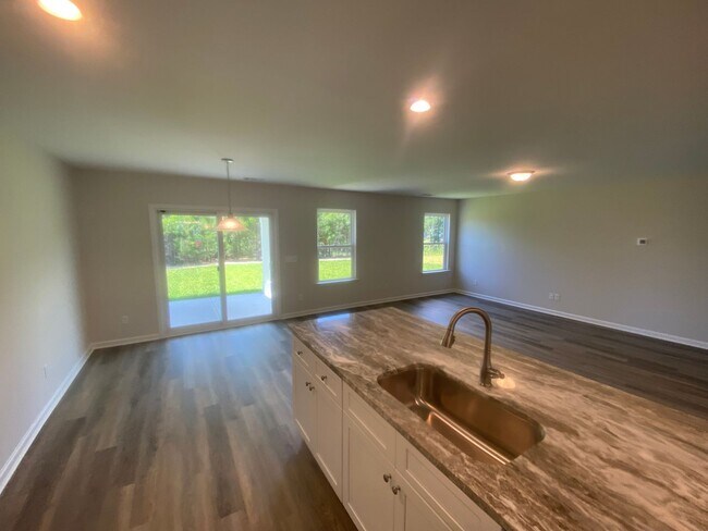 Building Photo - 5 bedroom, 3 bath home in Savannah,Ga for ...