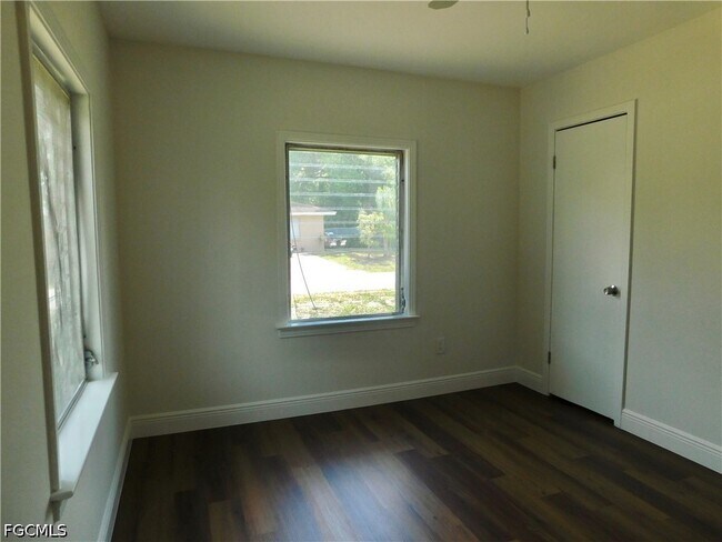 Building Photo - 287 Poe Ave