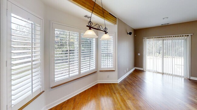 Building Photo - Spacious Single Story 3-Bedroom Home Beaut...