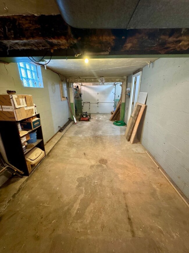 Building Photo - Charming 2 Bed 1 Bath in Beechview!