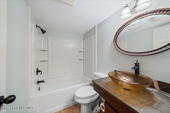 Building Photo - 1321 S Miramar Ave