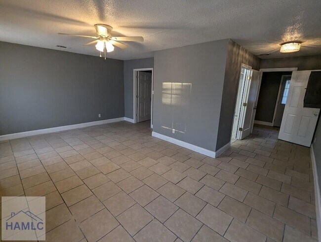Building Photo - 599 Olive St