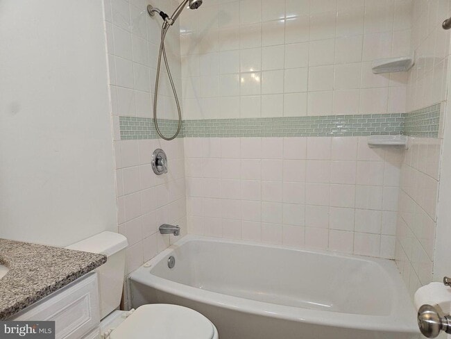 Building Photo - 284 Oakwood Village Ct