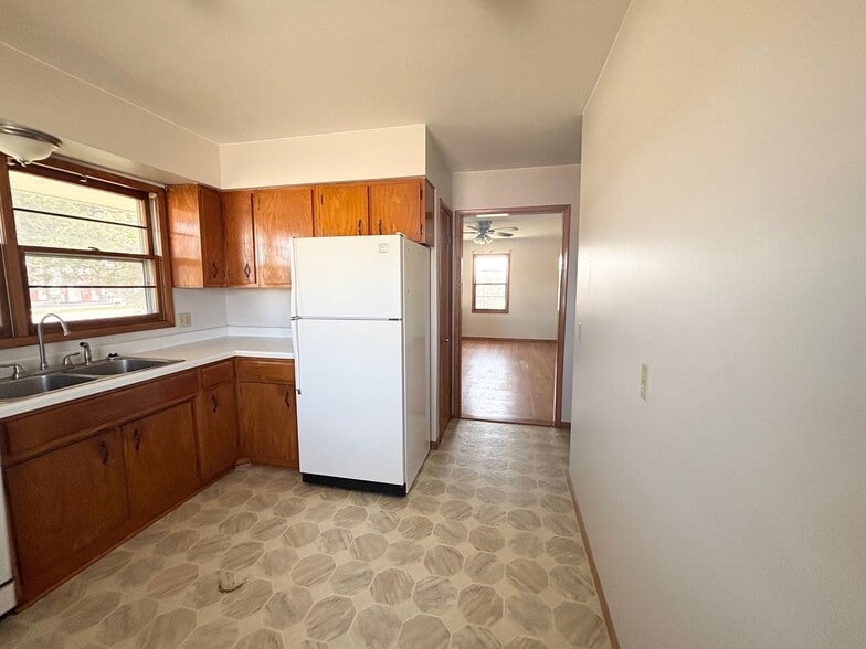 Building Photo - 502 Business 23 S