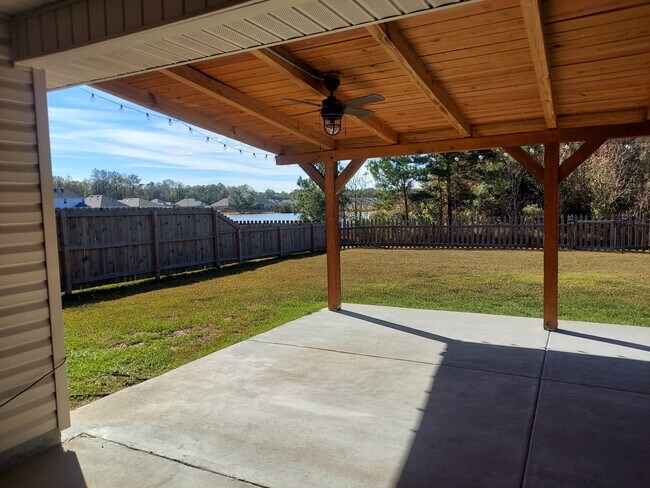 Building Photo - 13060 Fowler Dr