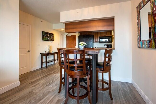 Building Photo - 347 N New River Dr E