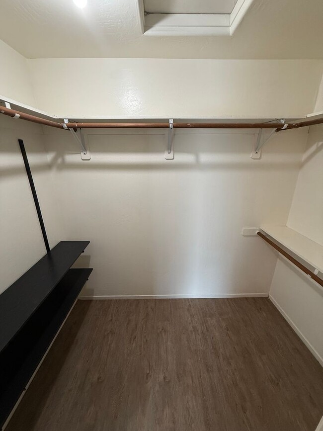 Building Photo - Spacious 4-Bedroom Home in Southwest Baker...