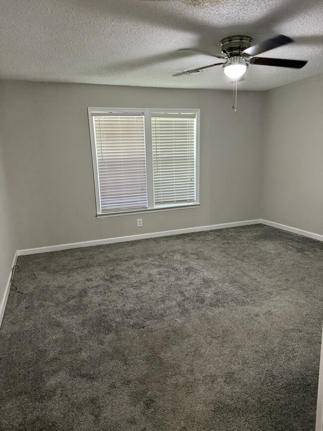 Building Photo - 2412 Leaphart Rd
