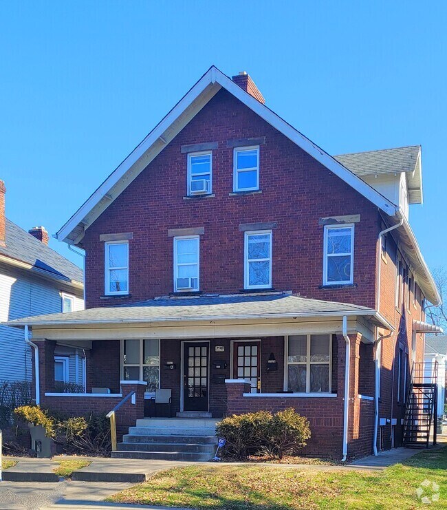2212 #B Indianola Ave - 2212 Indianola Ave