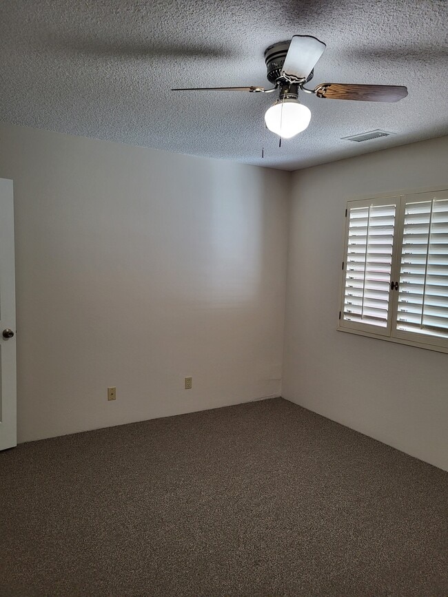 Building Photo - 333 Rim Rock Cir