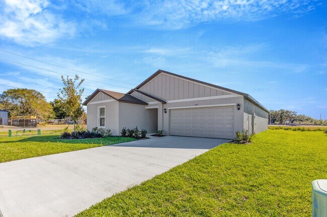 Building Photo - 4 Bedroom 2 Bath Home