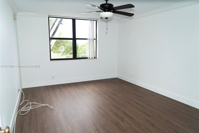 Building Photo - 105 Lake Emerald Dr