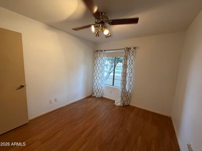 Building Photo - 7126 W Sunnyside Dr