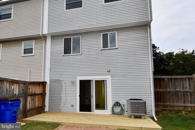 Building Photo - 1730 Heather Ln