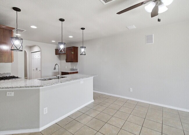 Building Photo - Open Living, Private Backyard, Great Location
