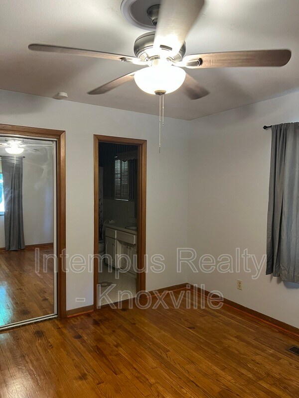 Building Photo - 5801 Ridgewood Rd