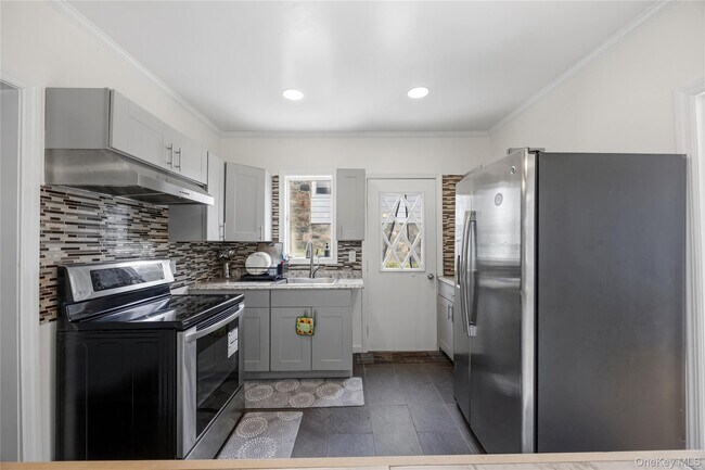 Building Photo - 3404 Mohegan Ave