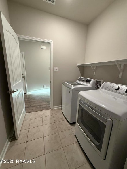Building Photo - 200 Broussard Hl Dr