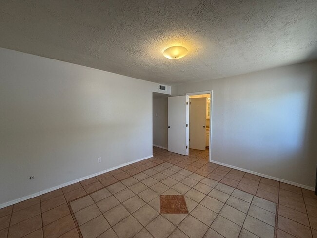 Building Photo - 5812 Brahma Dr NW