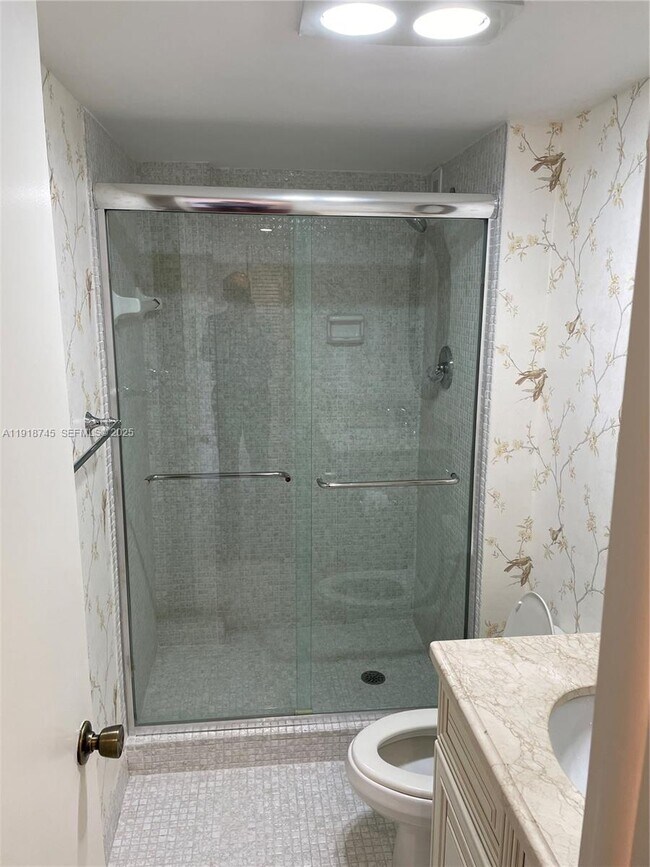 Building Photo - 625 Biltmore Way