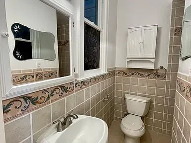 Building Photo - "Charming 2-Bed, 2-Bath Haven in the Heart of San Francisco!"