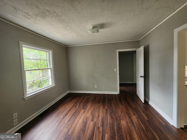 Building Photo - 4117 Lake Dr