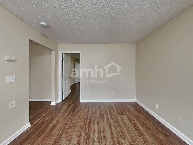 Building Photo - 450 Crested View Dr