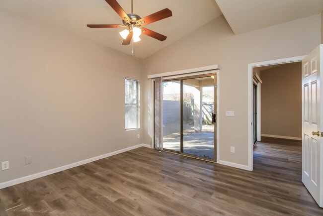 Building Photo - 8723 E Fox St