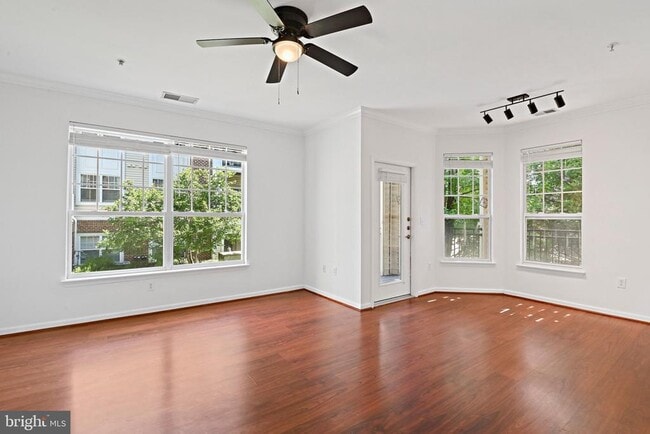 Building Photo - 12921 Centre Park Cir