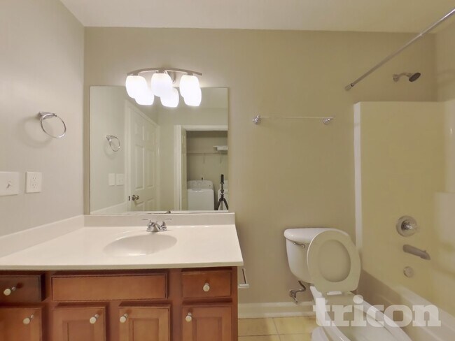 Building Photo - 645 Belgium Dr