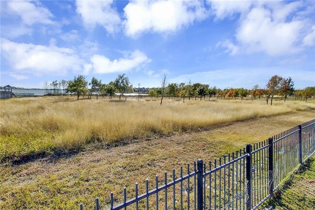 Building Photo - 4121 Lake Edge Way