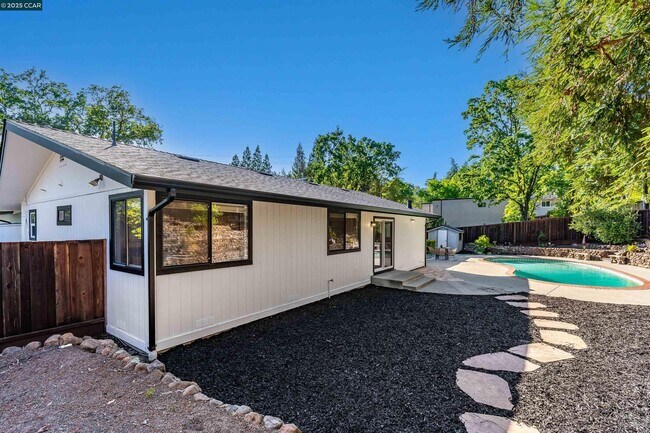 Building Photo - 2424 San Miguel Dr